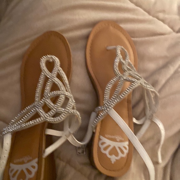 Fergalicious sandals size 7.5 - Picture 1 of 2